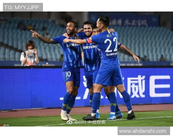 上海足球队以52分稳居世锦赛积分榜首位争冠形势一片大好